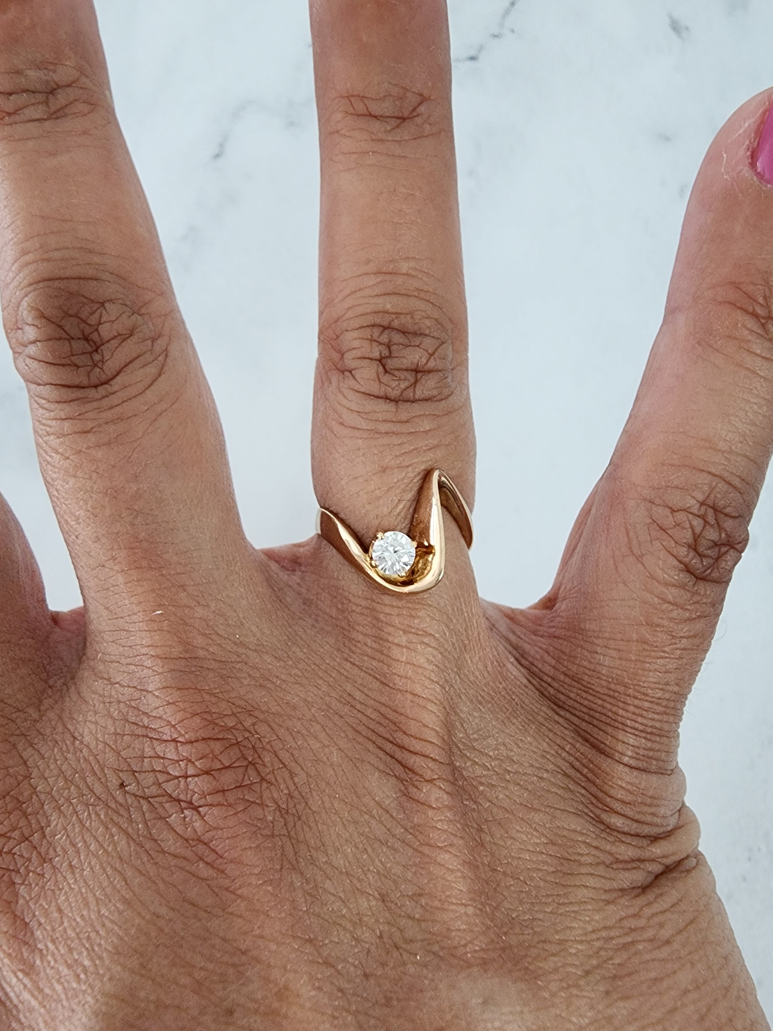 Anillo de diamantes con nota musical de 0,25 ct en oro amarillo de 14 k