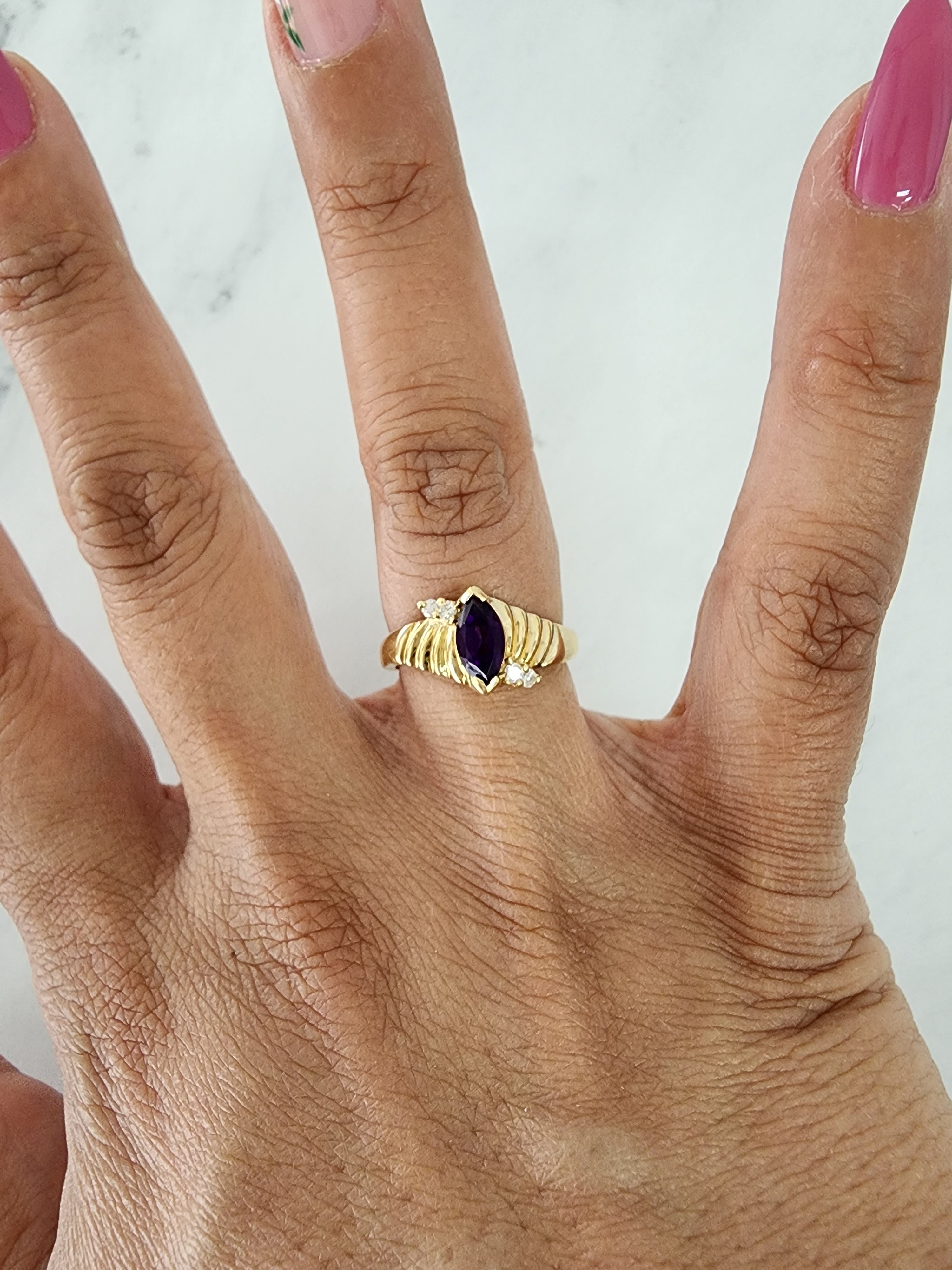 Bague marquise en or jaune 14 carats avec améthyste