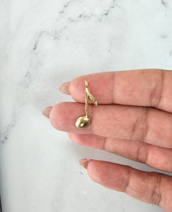 Vintage Style Single Music Note with Diamond Cuts 10k Yellow Gold