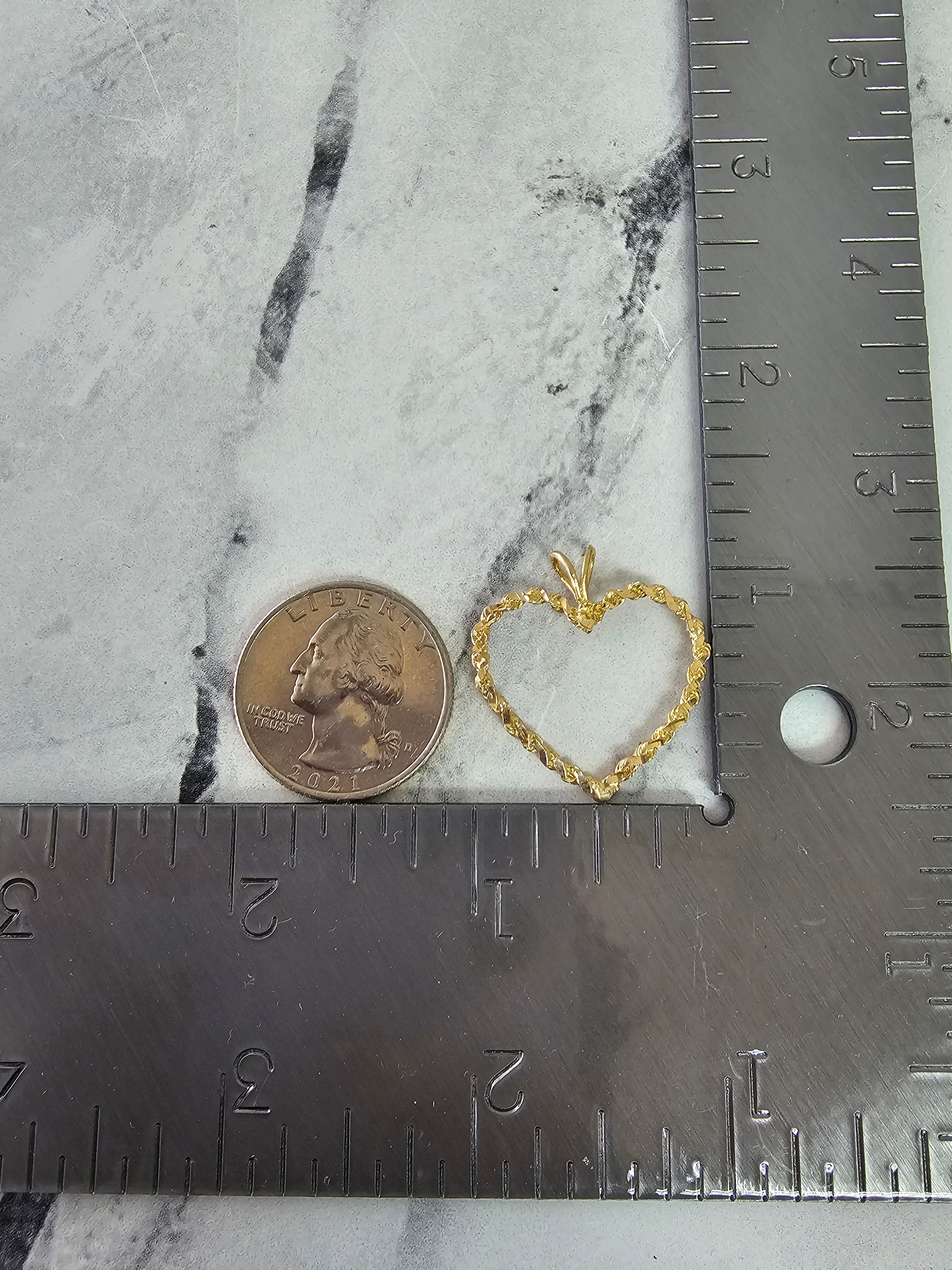 Colgante de cuerda en forma de corazón en oro amarillo de 10 quilates