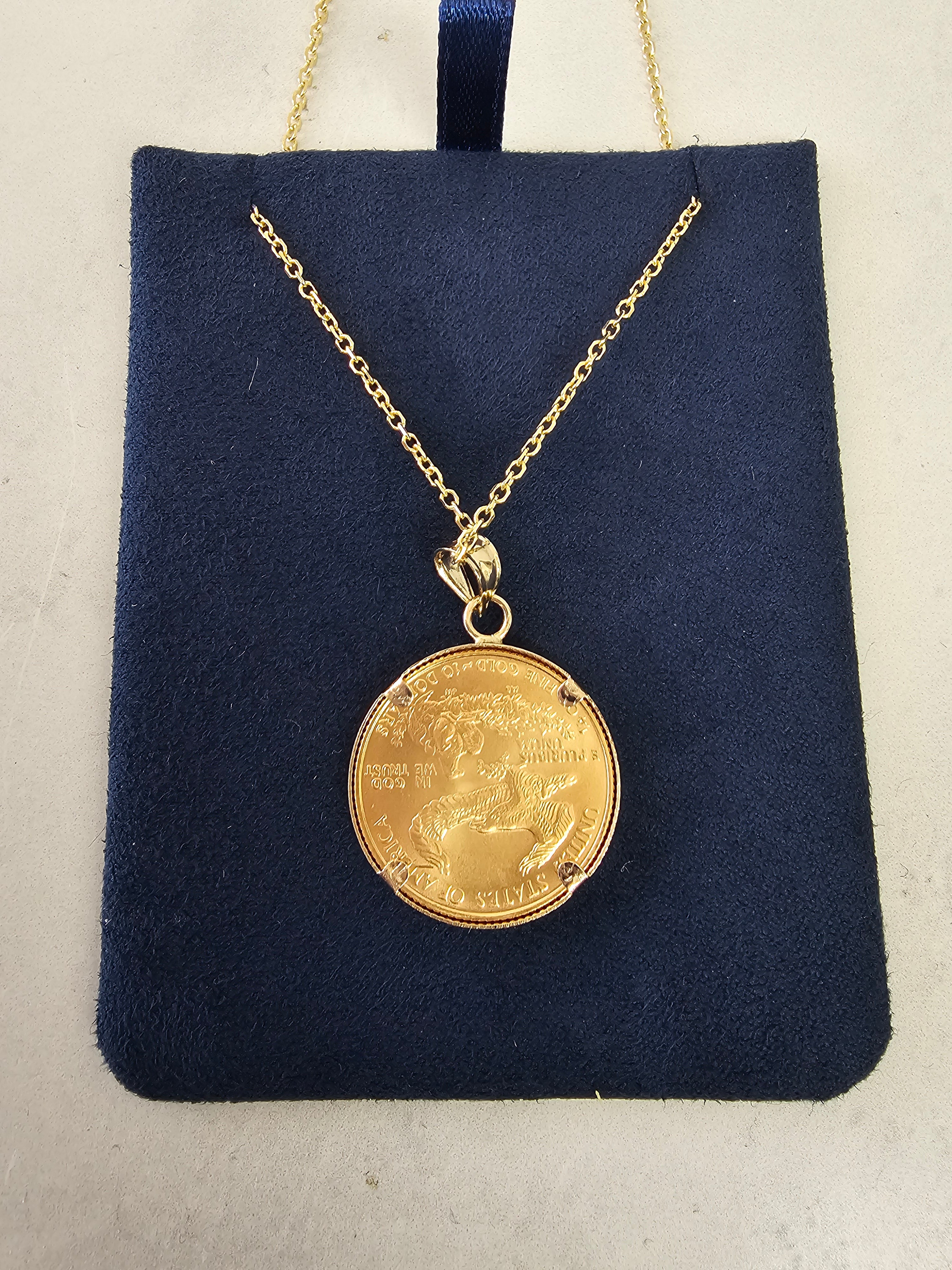 Collar con moneda de águila voladora de la Estatua de la Libertad de 1/4 oz con bisel pulido