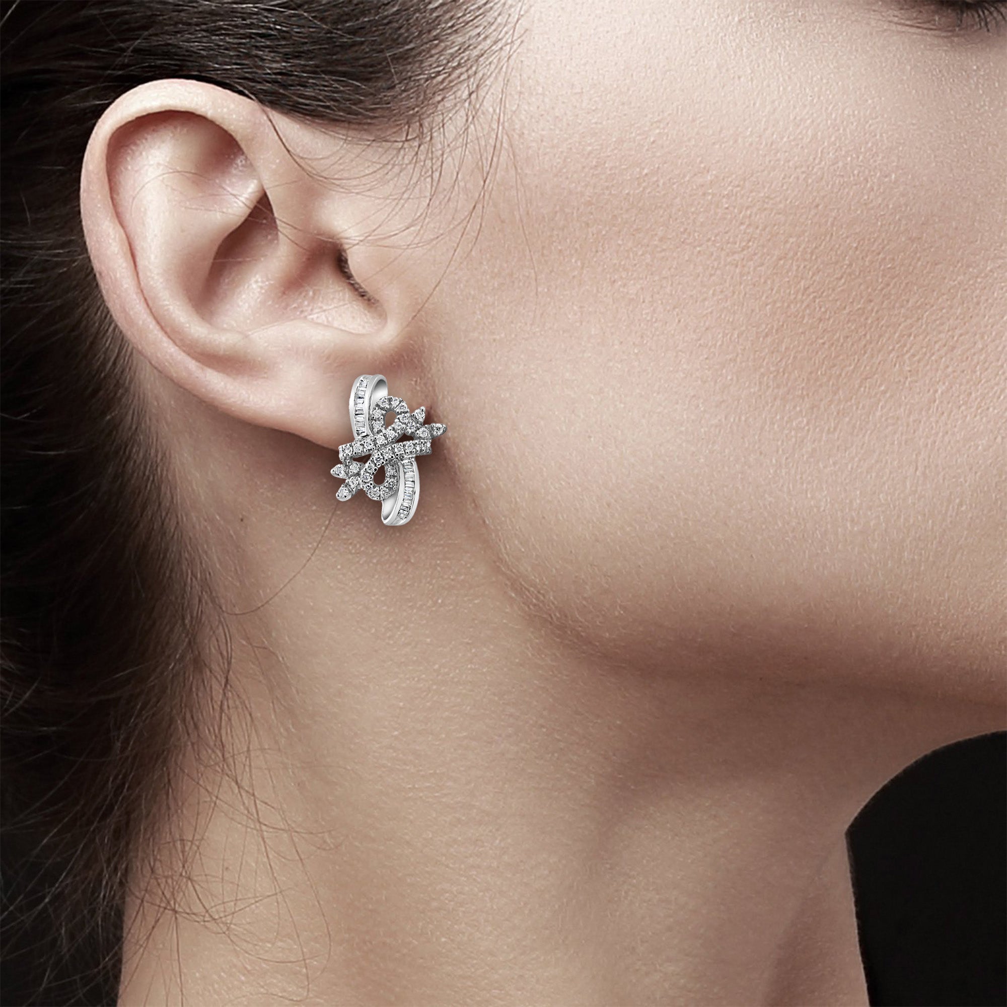 Boucles d'oreilles en diamant de style ruban d'un carat