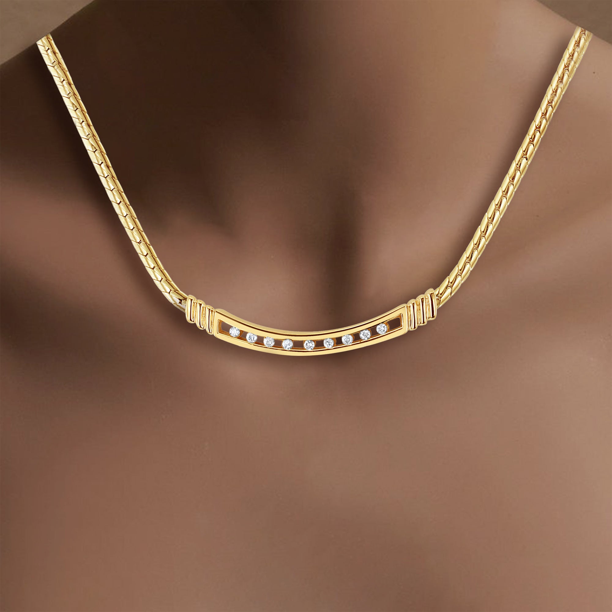 Collar con barra de diamantes Tension Space en oro amarillo de 14 k