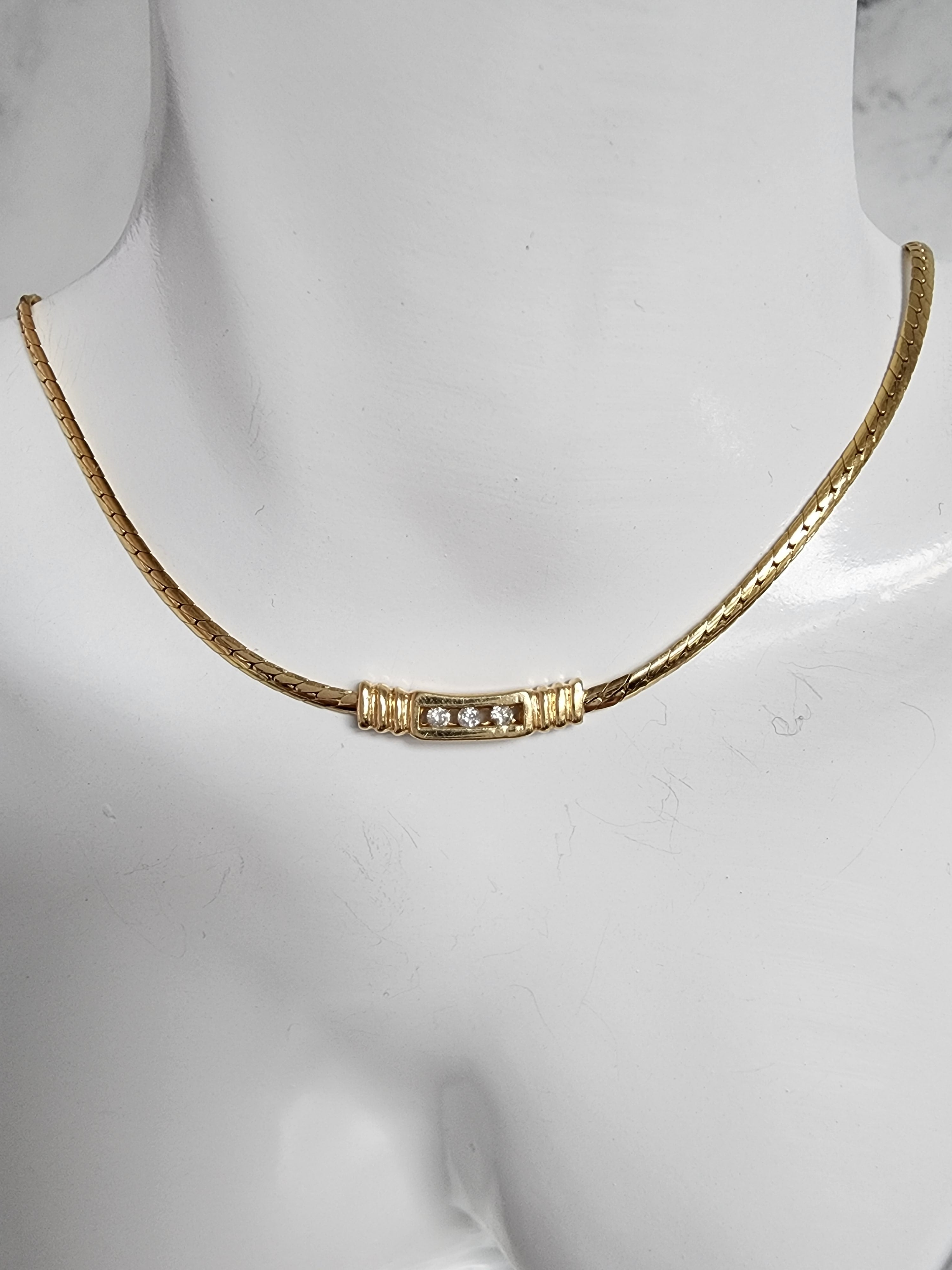 Collar con barra de diamantes Tension Space en oro amarillo de 14 k