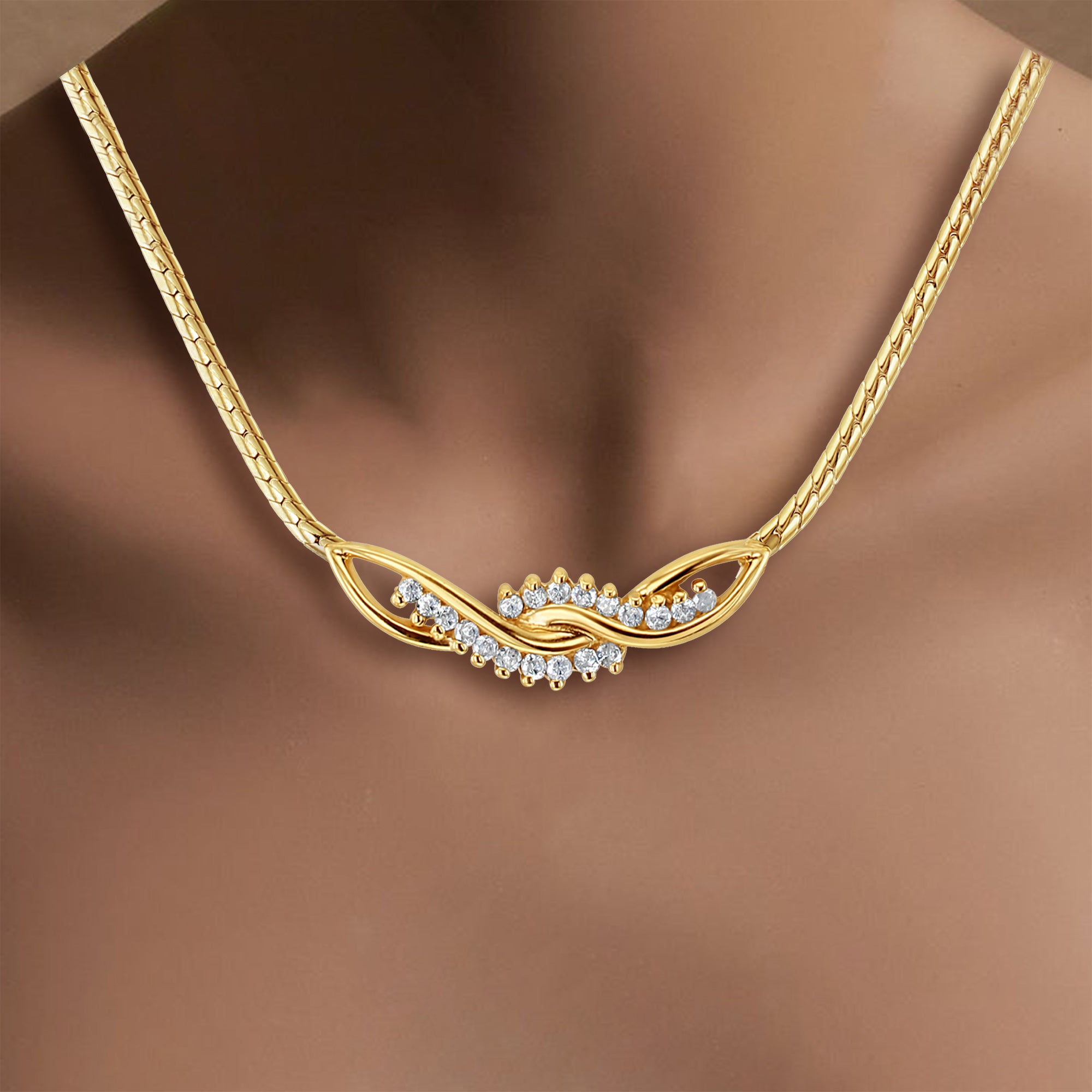 Collier en diamant Infiniti avec chaîne serpent biseautée