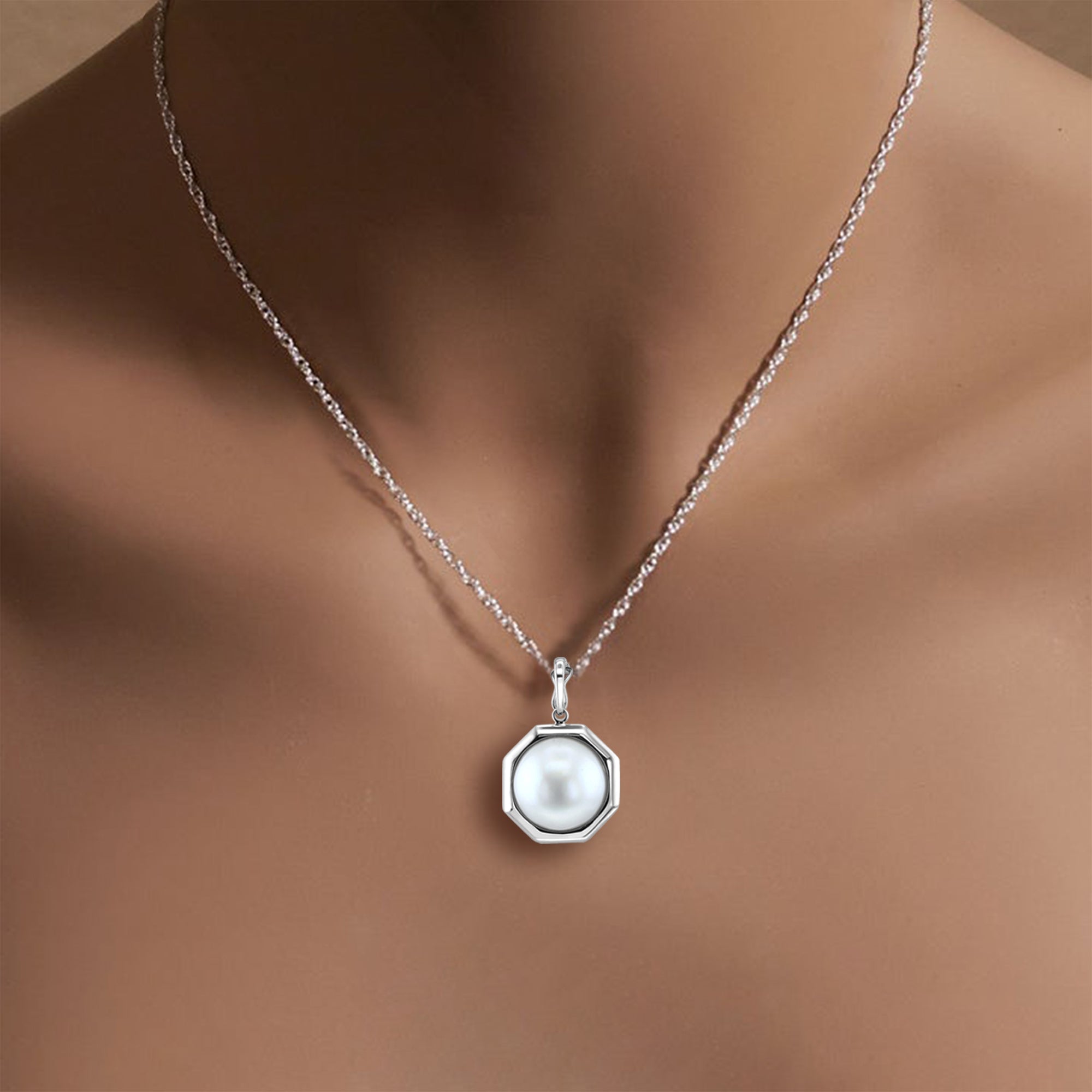 13MM - 14MM Mabe Pearl Pendant with Polished Bezel 18k White Gold