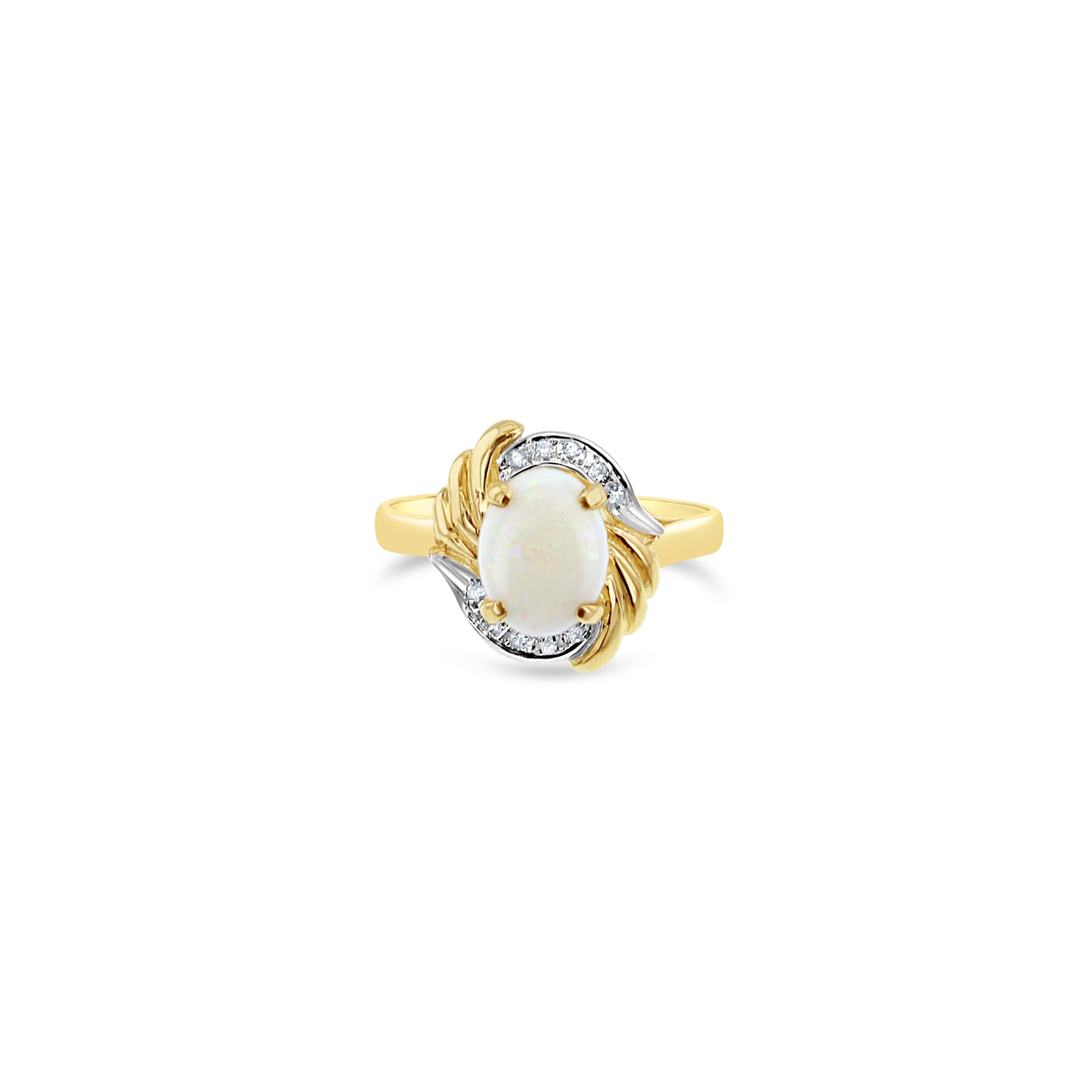 Bague en or jaune 14 carats avec opale ovale et accents de diamants