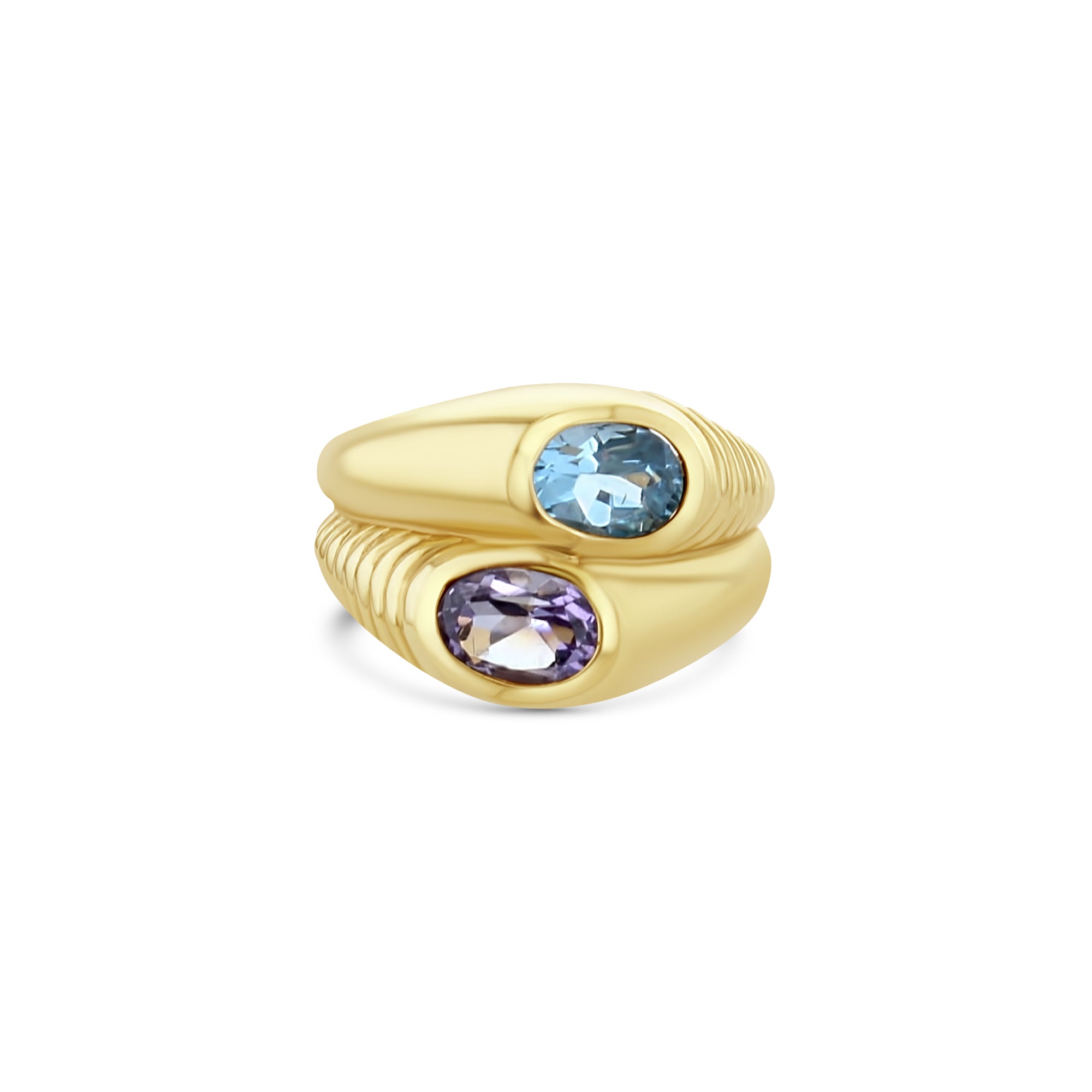 Anillo de oro amarillo de 14 k con amatista y topacio azul