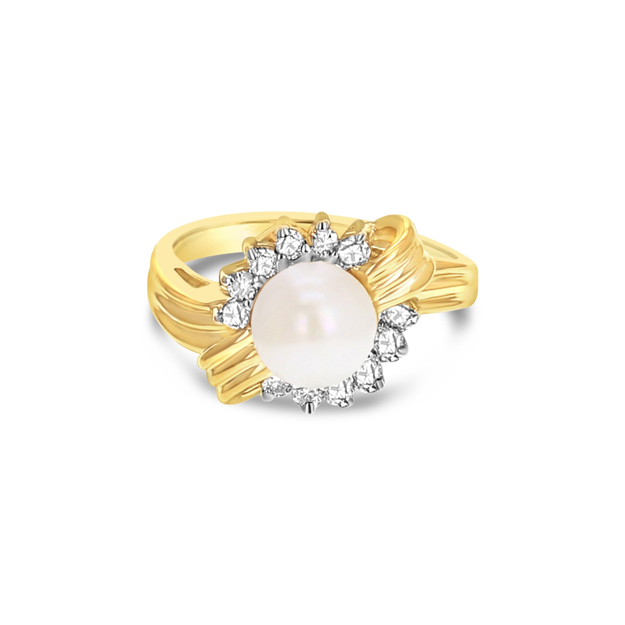 Anillo de perla con halo de diamantes de 0,25 ct en oro amarillo de 14 quilates