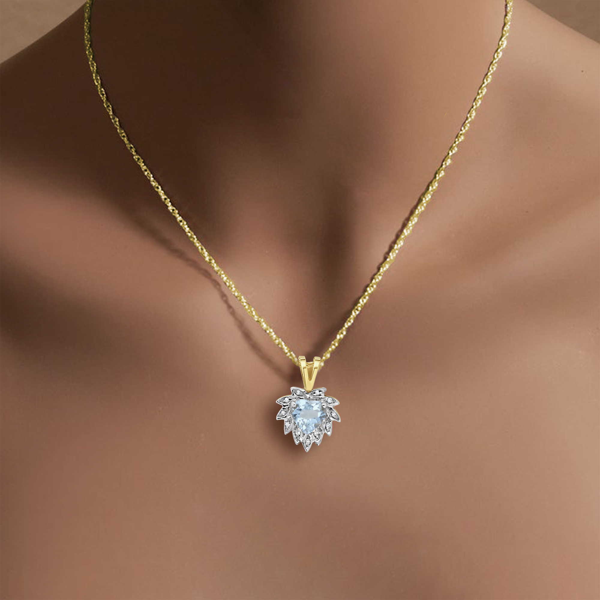 Collar de aguamarina en forma de corazón con halo de diamantes pavé