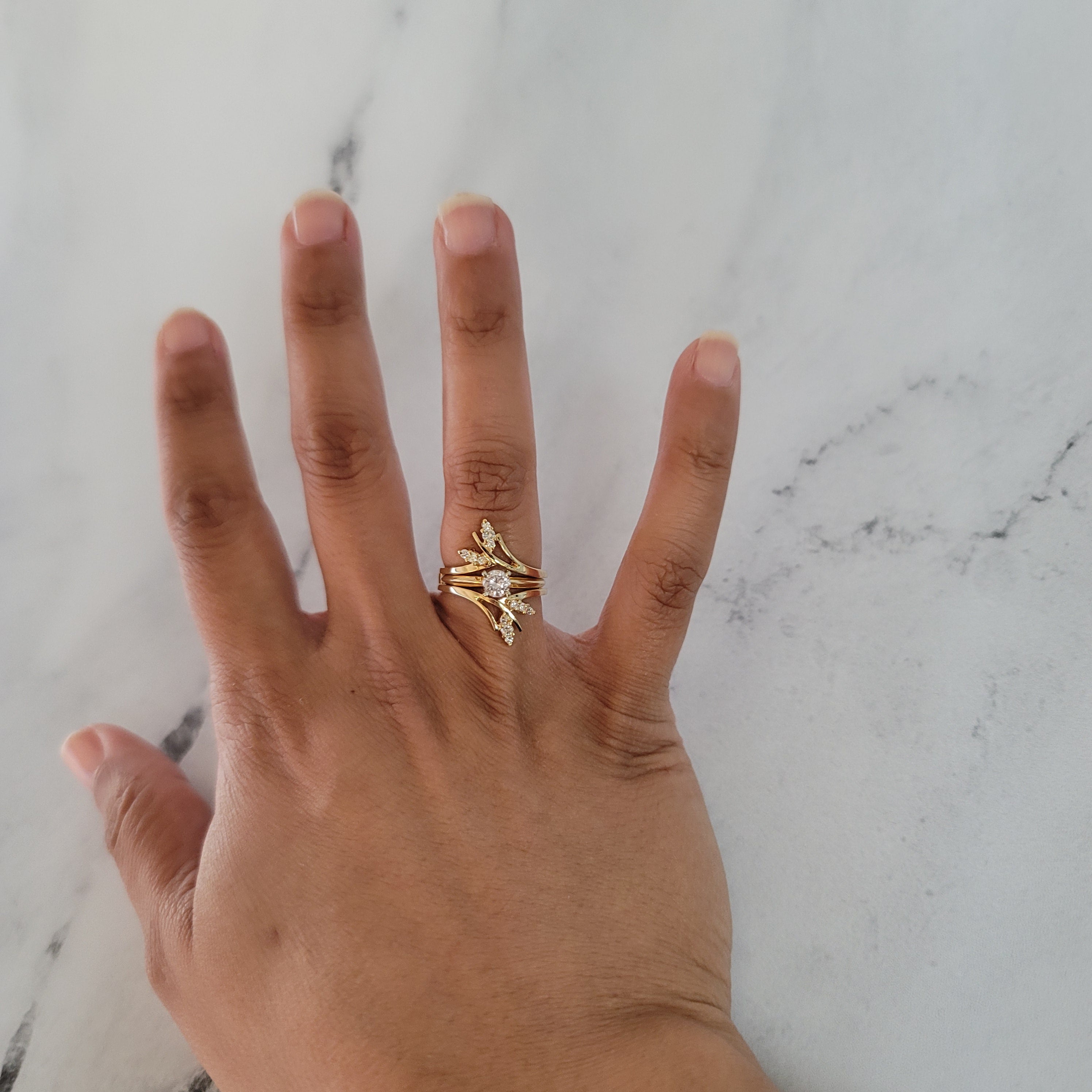 Bague de protection en diamant de style feuille d'un tiers de carat