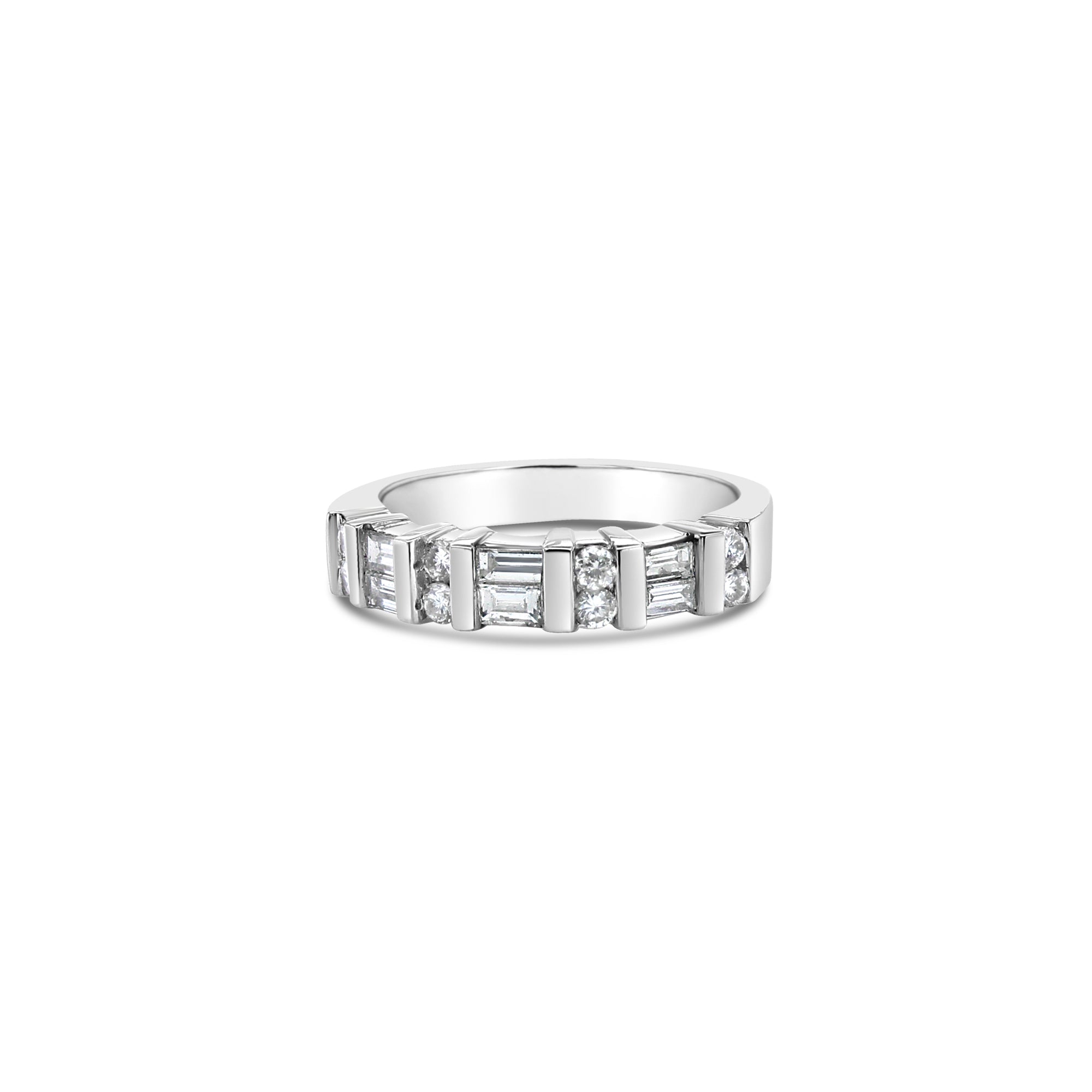 Alliance anniversaire de mariage en or blanc 14 carats avec diamants baguette