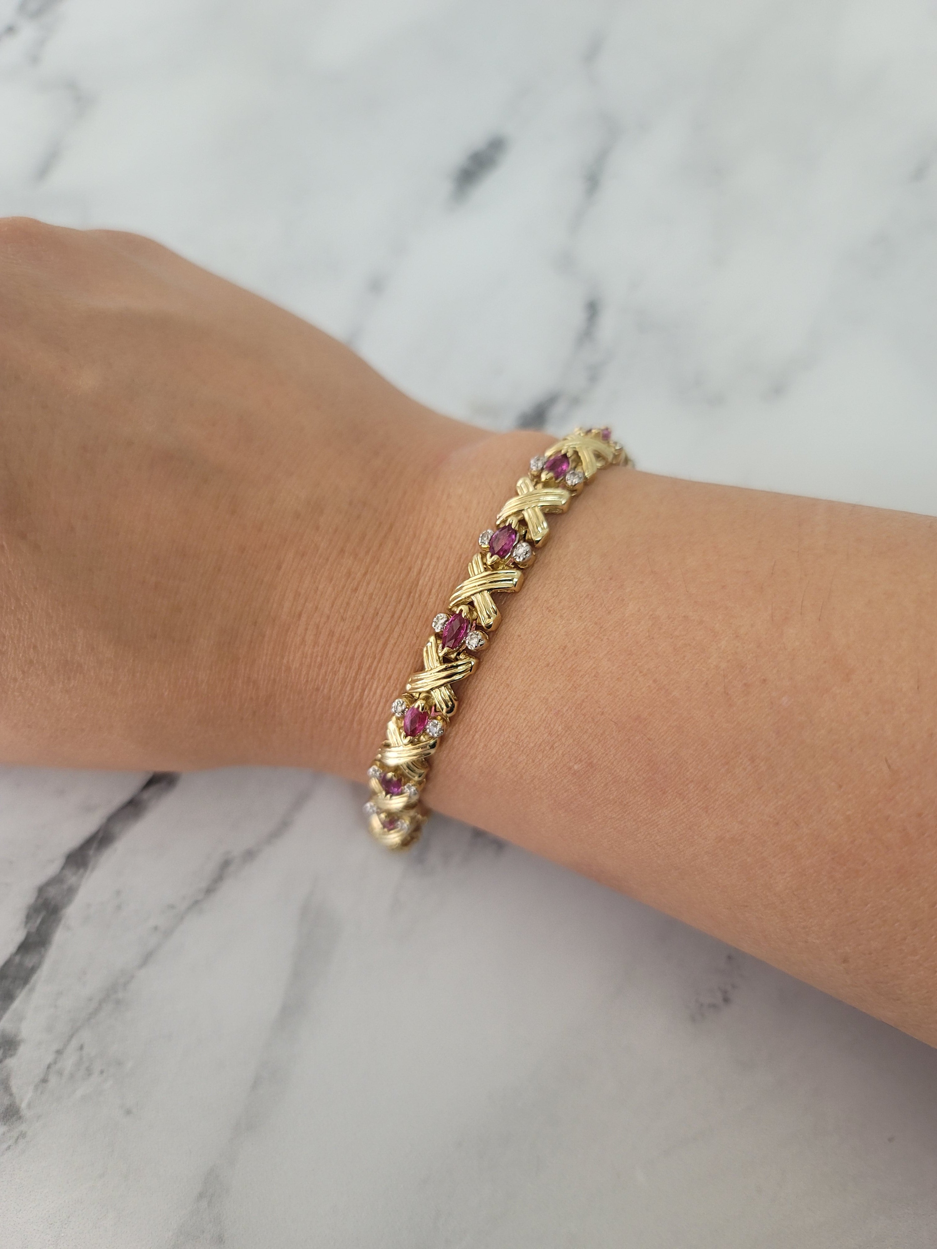 Bracelet de tennis en rubis marquise de 2 carats avec accents de diamants