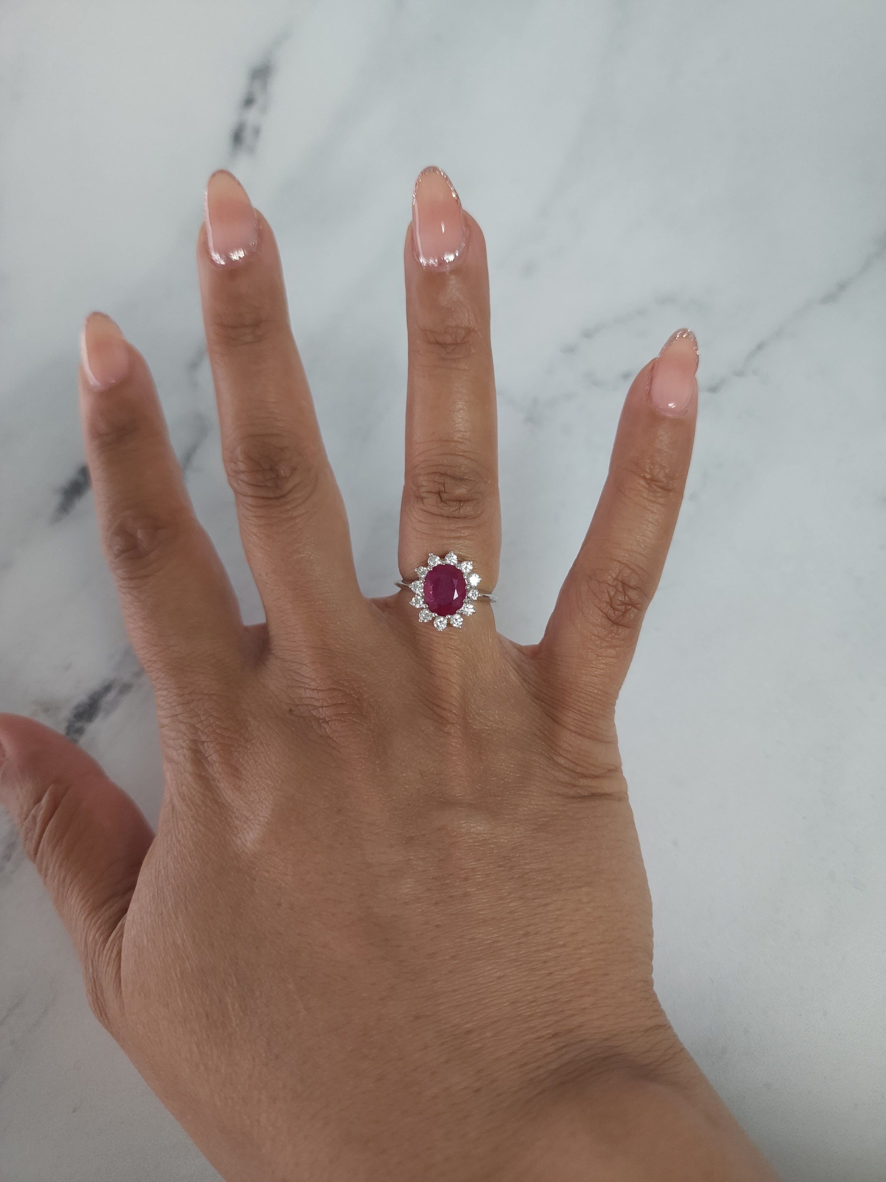 Bague de fiançailles en or blanc 14 carats avec rubis et diamants 3,14 carats