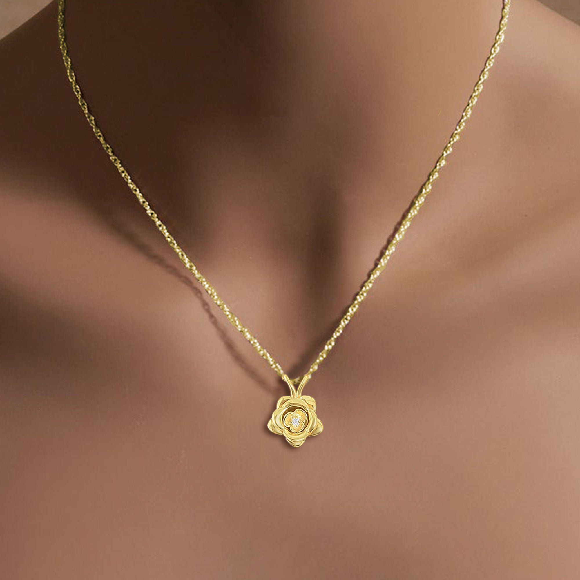 Collier en or jaune 14 carats avec diamants roses