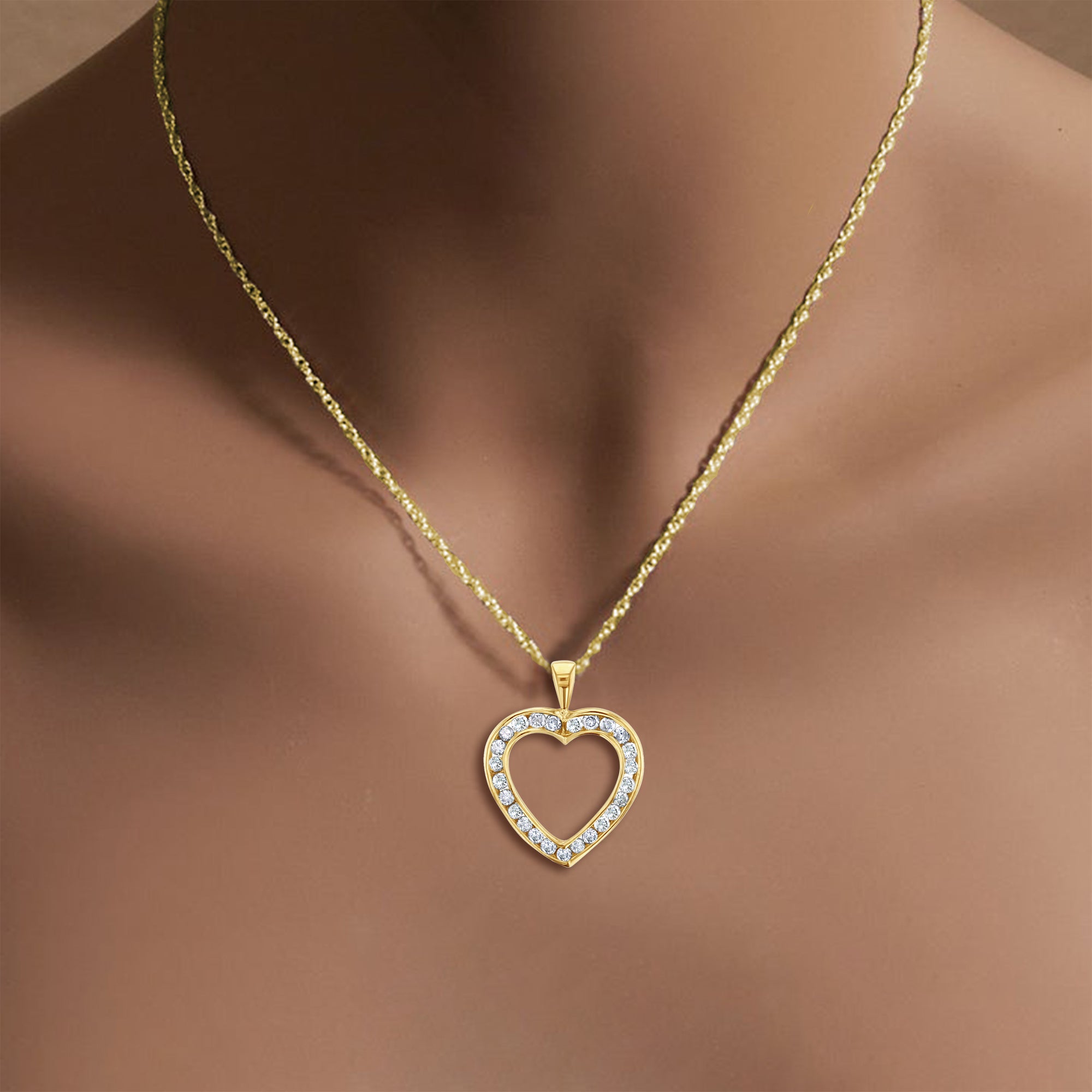 Collar de diamantes en forma de corazón con canal de 1,17 ct en oro amarillo de 14 k