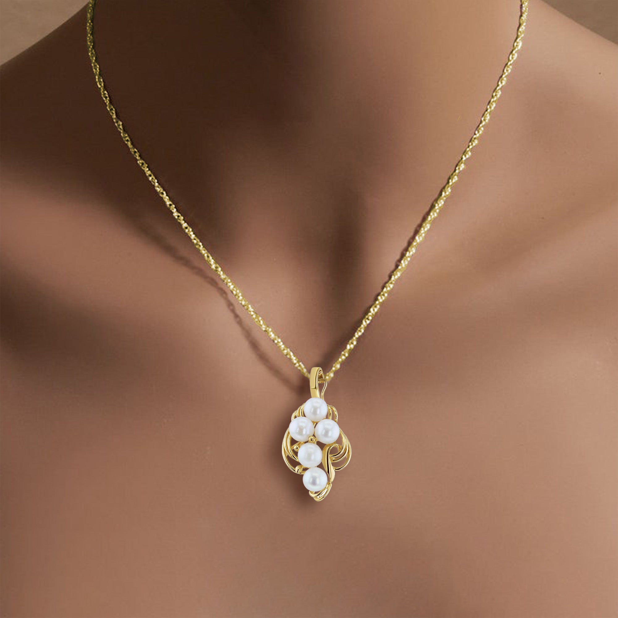 5MM Pearl Cluster Necklace  14k Yellow Gold