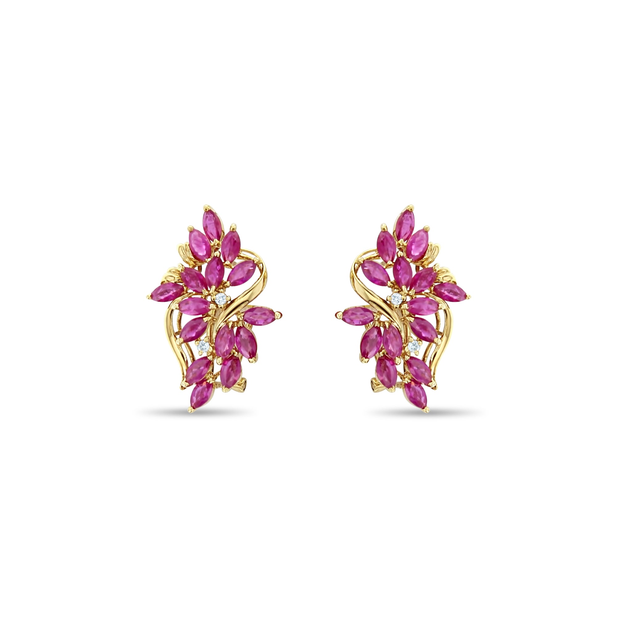 Pendientes con racimo floral de rubíes en oro amarillo de 14 k