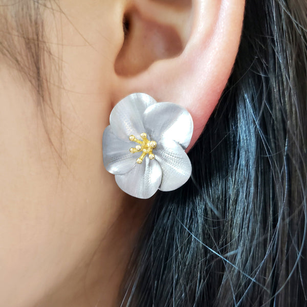 14k White Gold Flower Earrings
