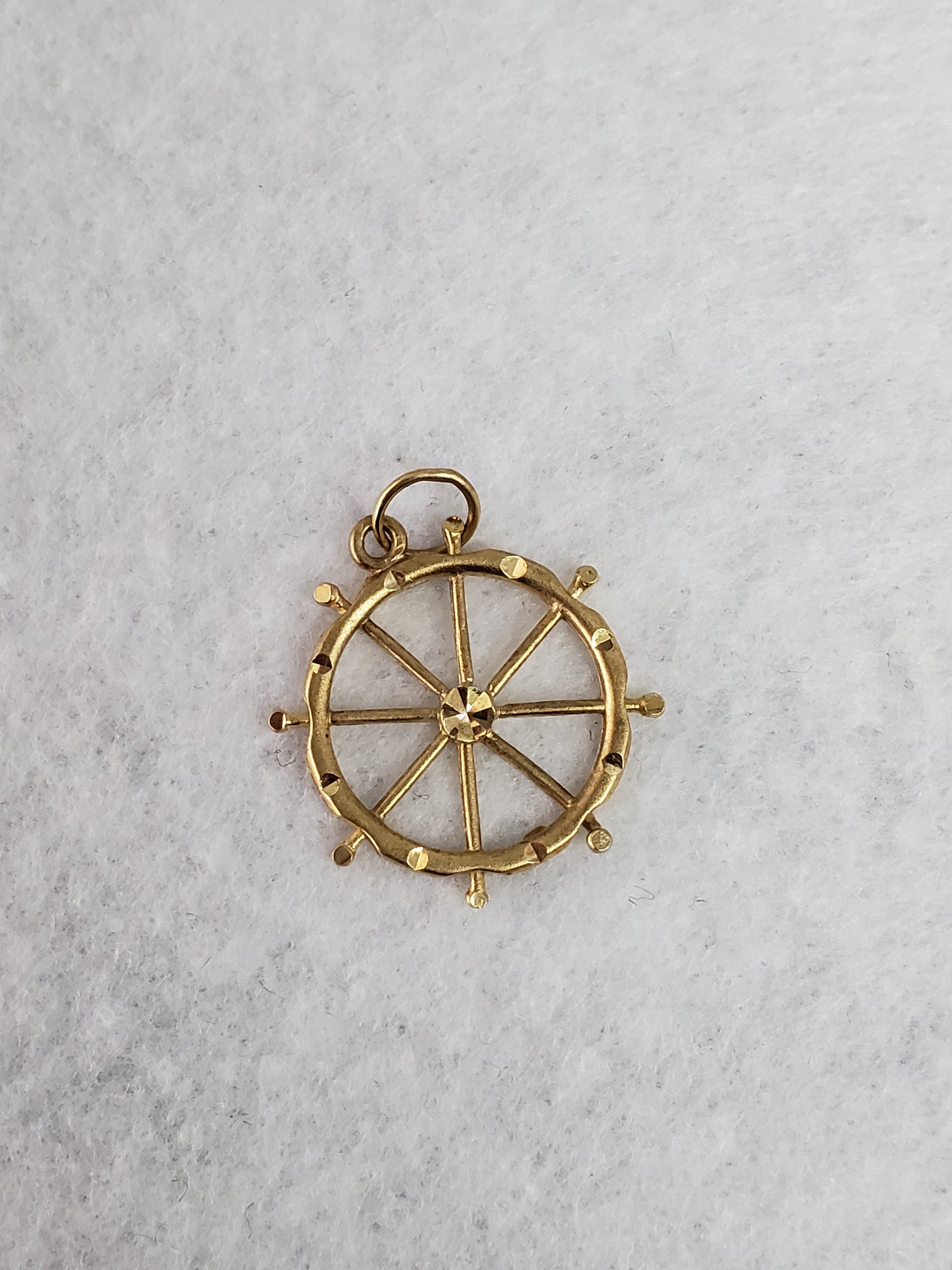 Cute shipwheel necklace 14k yellow gold