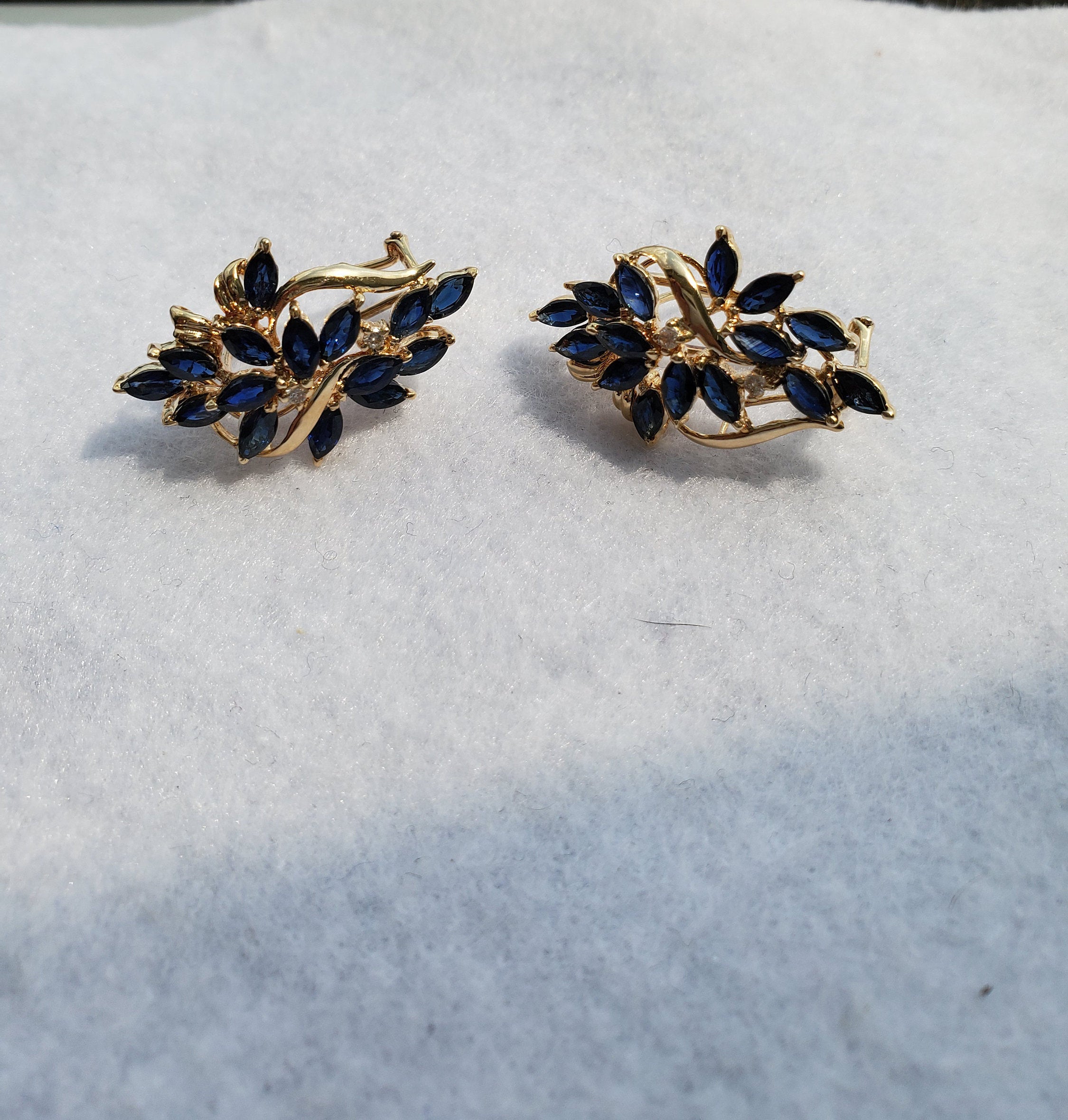 Stunning Cluster Floral Sapphire Earrings 2.05cttw 14k Yellow Gold