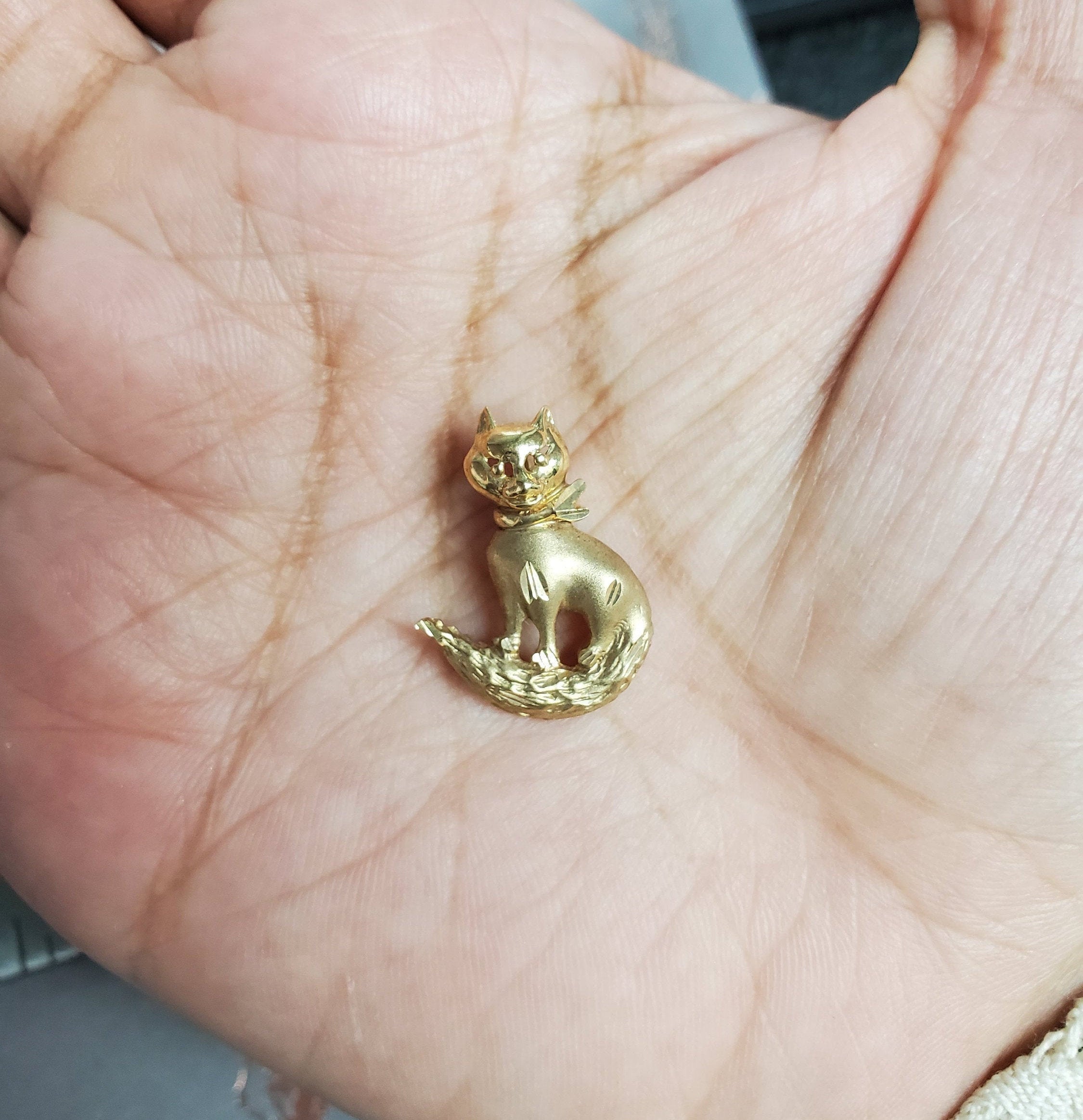 Cat Charm/Pendant with Diamond Cuts & Matte Finish 14k Yellow Gold