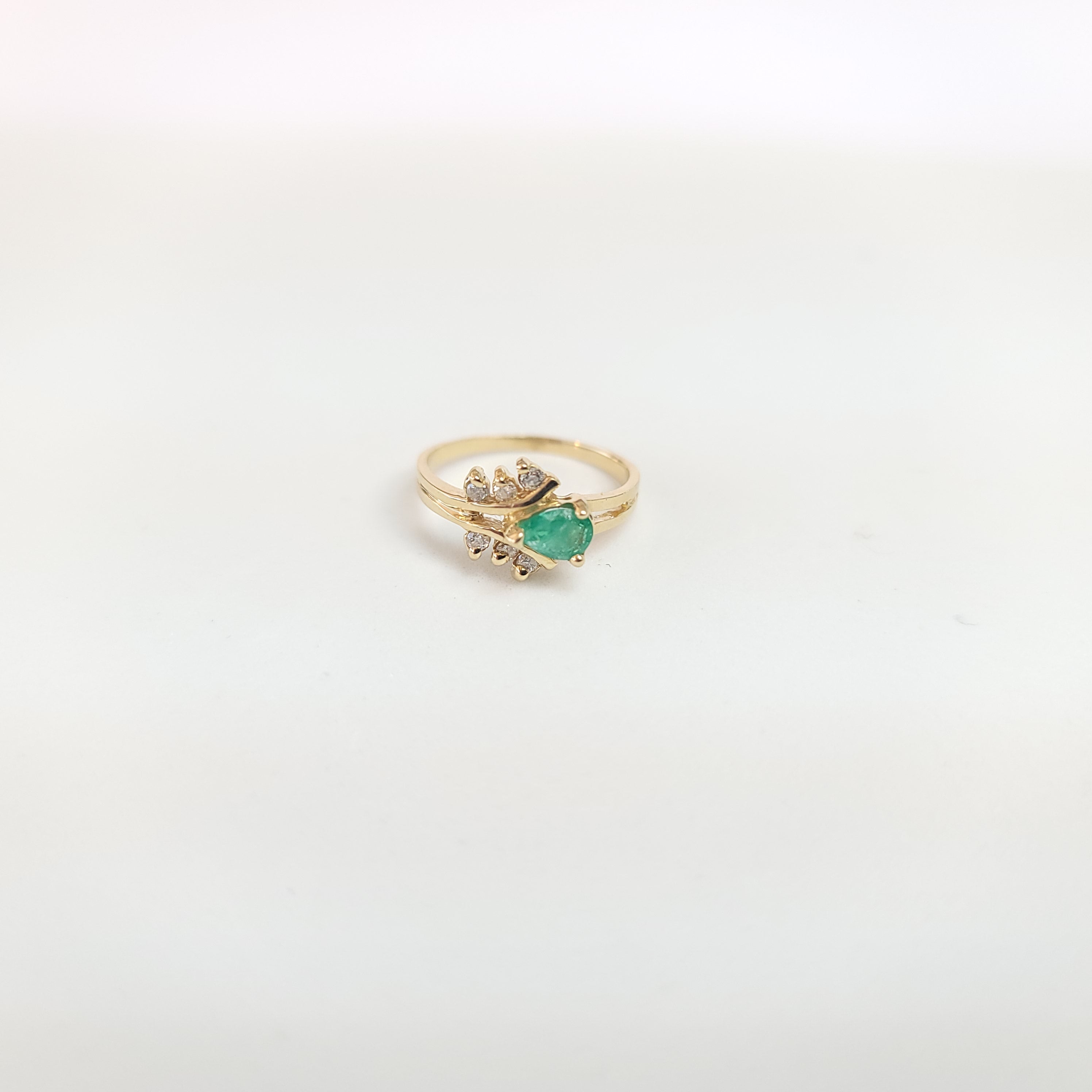 Pear Shaped Emerald & Diamond Wedding Band 1.00cttw 14k Yellow Gold